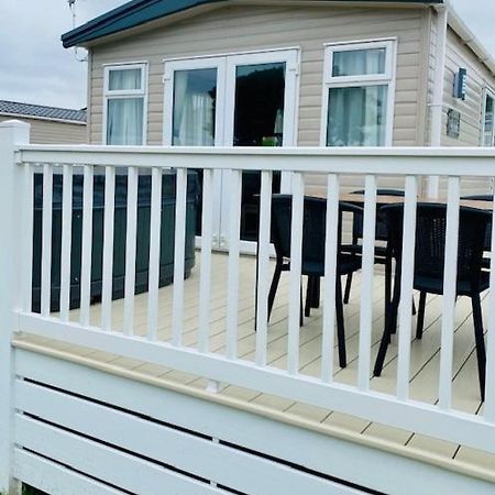 Our Kingfisher 34-4 Persons With Private Hot Tub-Pet Friendly-Tranquil Holiday Away From It All Yet Not Far From St Austell- The Holiday Home Has Two Bedrooms, Living And Dining Area, Equipped Kitchen-Decking-Outdoor Furniture-Fishing Lakes-Perfect Grampound Extérieur photo