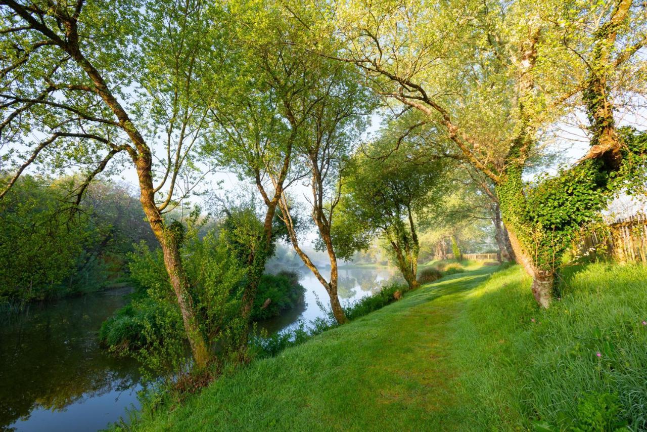 Our Kingfisher 34-4 Persons With Private Hot Tub-Pet Friendly-Tranquil Holiday Away From It All Yet Not Far From St Austell- The Holiday Home Has Two Bedrooms, Living And Dining Area, Equipped Kitchen-Decking-Outdoor Furniture-Fishing Lakes-Perfect Grampound Extérieur photo
